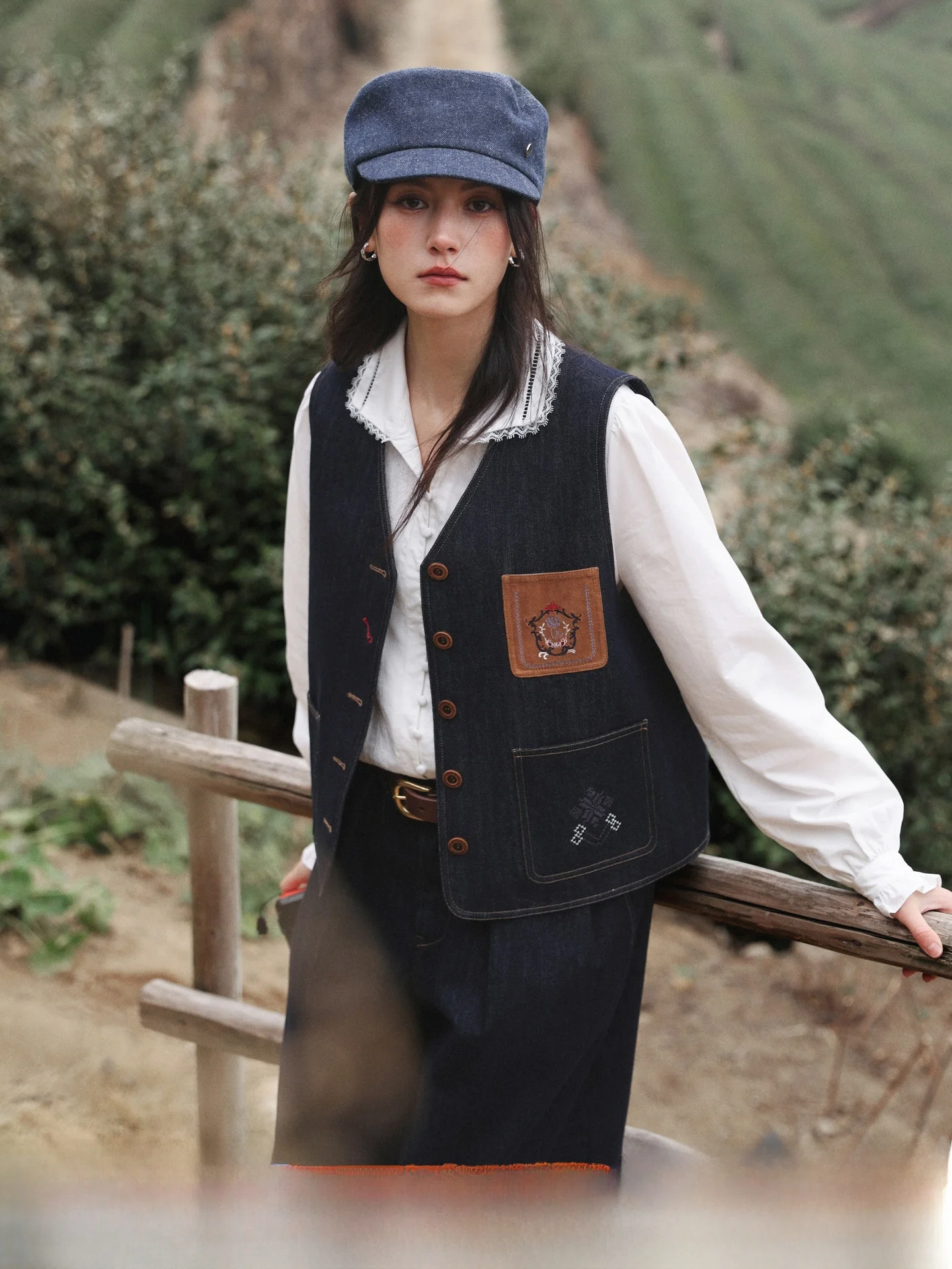 

Eco-Friendly Active Denim Embroidered Vest And Wide Leg Pants Set Casual Spring Fashion for Women Straight Cut French Style