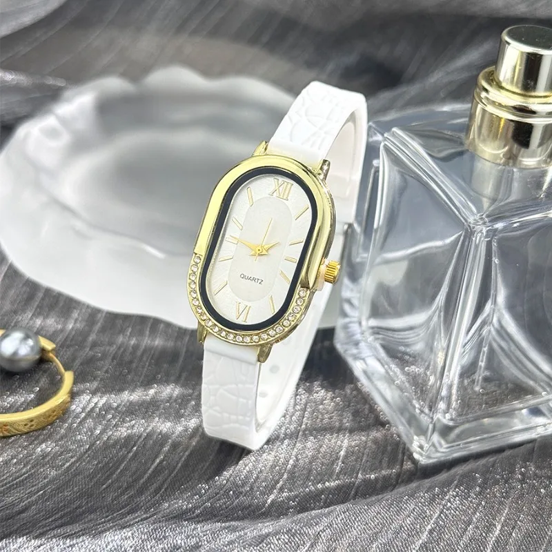 Jam Tangan Wanita Temperamen Fashion Jam Tangan Kuarsa Tali Silikon Dial Oval Bertatahkan Berlian Mewah Jam Tangan Wanita Relogio Feminino