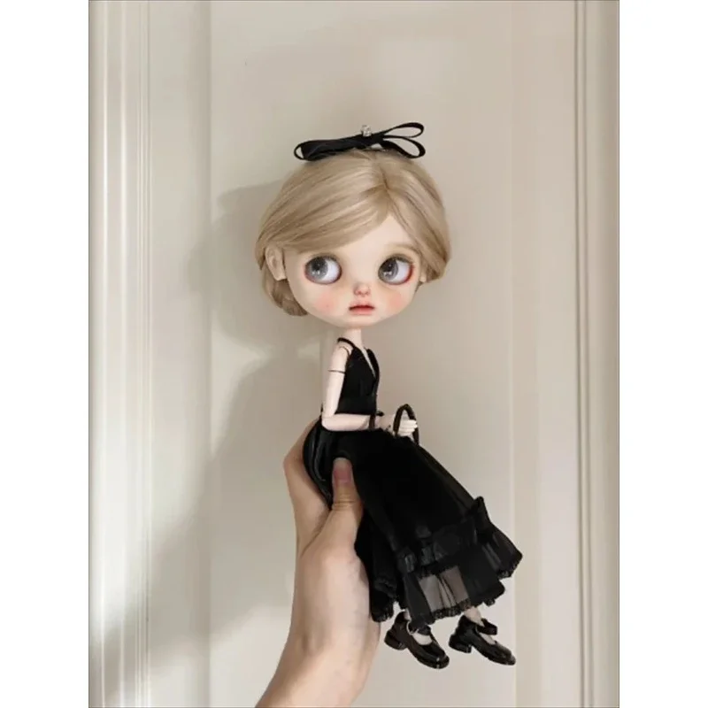 Schwarzes Spitzenkleid mit Riemen, handgefertigte Actionfigur-Kleidung, Zubehör, passend für Blyth OB24 BJD 6" 8" Körpermodell DIY – Detail 5