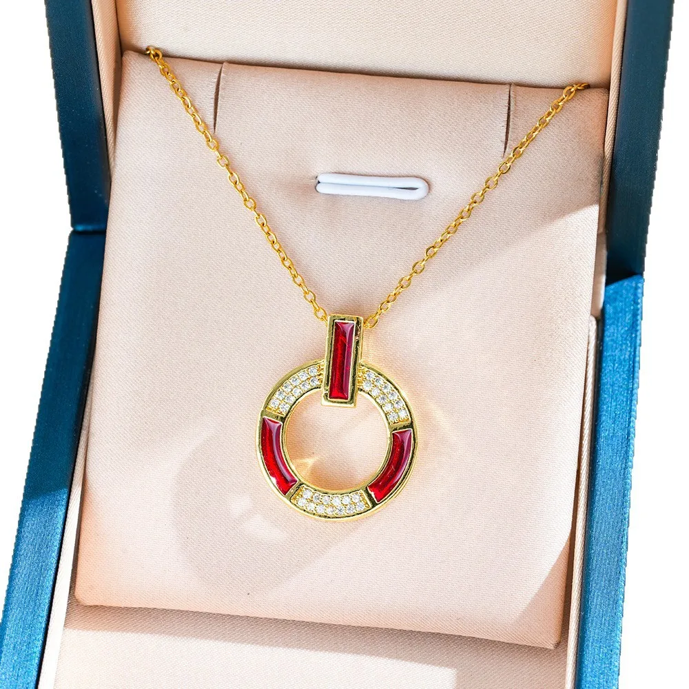 

Ожерелье из титановой стали 18 карат «Full Sky Star» — это универсальное круглое ожерелье с прикосновением элегантности и модной одежды.