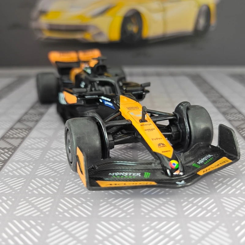 

Модель гоночного автомобиля McLaren MCL38 из сплава, масштаб 1:32, коллекционный сувенир, подарок для любителей F1 и суперкаров.