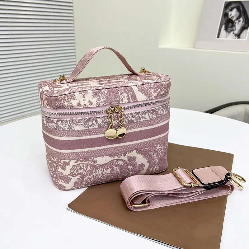 New Fashion Portable Embroidered Cosmetic Bag with Zipper Large Capacity Soft Portable Girls Storage Bag Travel Case
