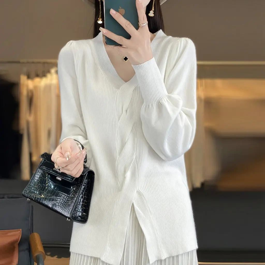 

Women's Elegant V-neck Knitted Sweater French Fashion Chic Top Retro Twist Flower Design Base Shirt for Casual Wear