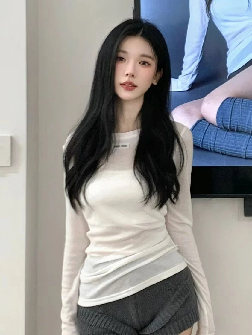 Dopasowana dzianinowa koszulka letnia damska z długim rękawem, okrągły dekolt, wyszczuplający krój w talii, elegancka ochrona przeciwsłoneczna, narzutka na klimatyzację, swobodny top.