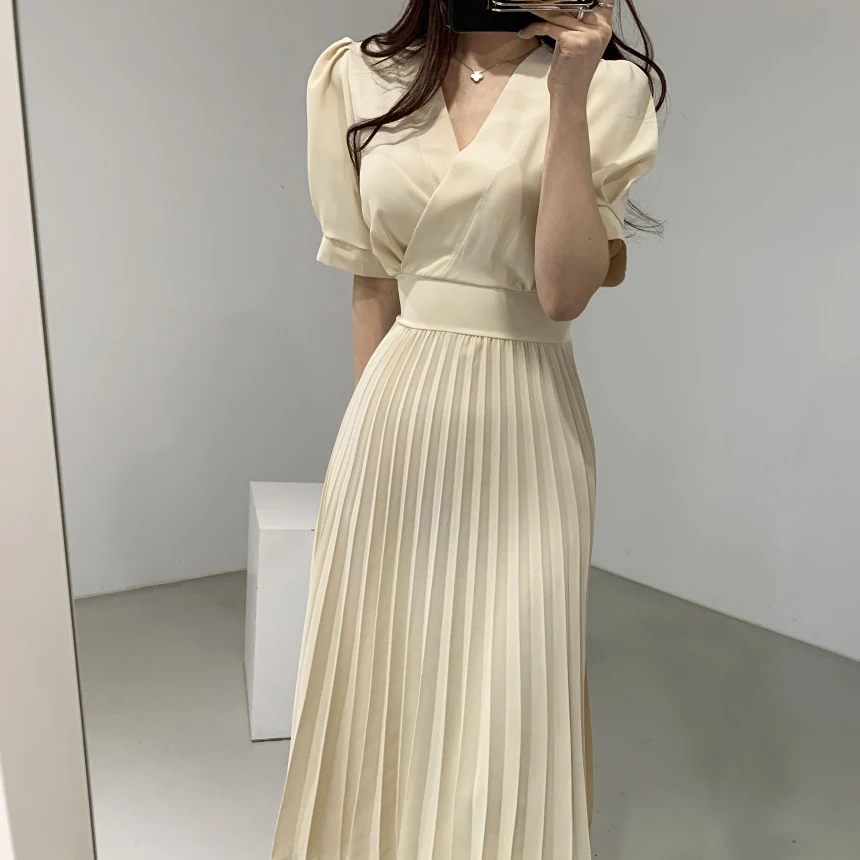 South Korea's Summer Chic Solid Color Collection Waist Thin Strappy Pleated Skirt In A Long Short-sleeved Dress   Party Dress