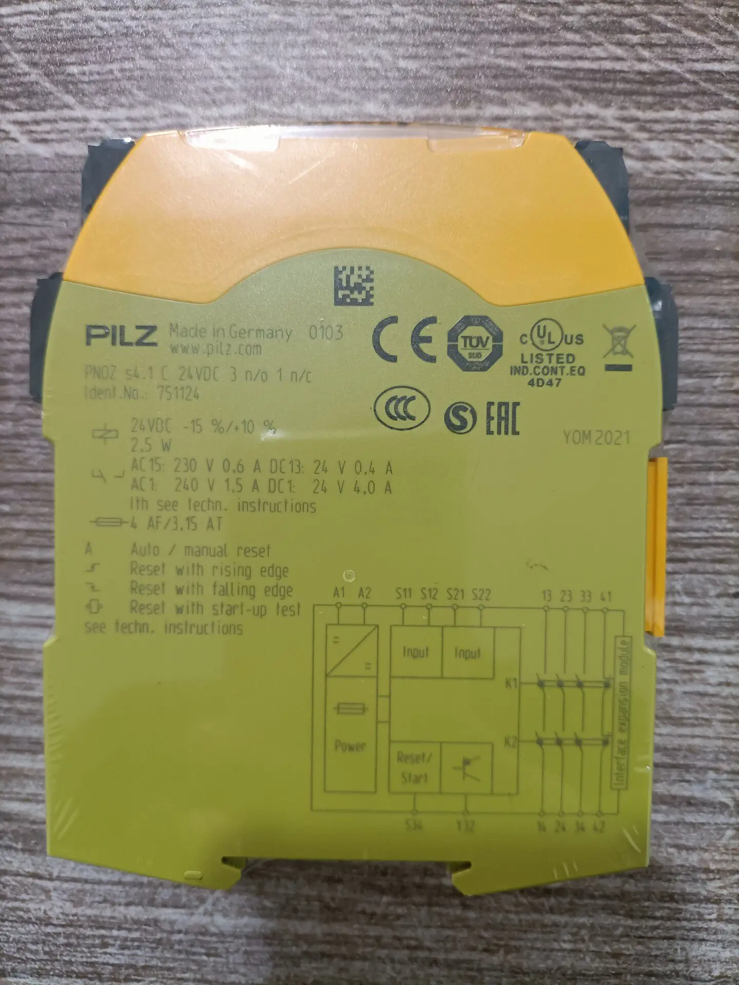 New PILZ 751124 safety relay PNOZ S4.1 in Stock