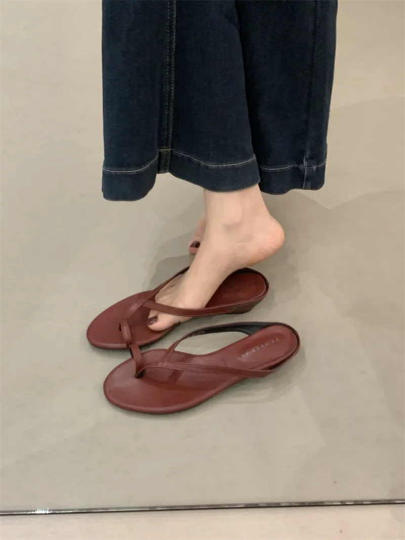 

Pointed Toe Women Low Heels Sandals Summer Spring Women Fashion Party Pumps Black White Silver Flip Flop Shoes Low Heels