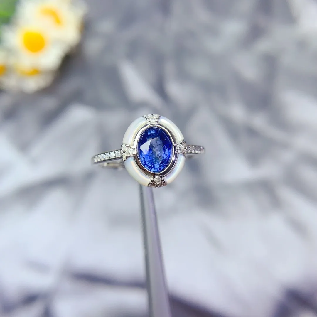 

Дизайнерский дизайн Кольцо из стерлингового серебра 925 пробы. Потрясающий натуральный синий сапфир. Изысканный драгоценный подарок для нее.