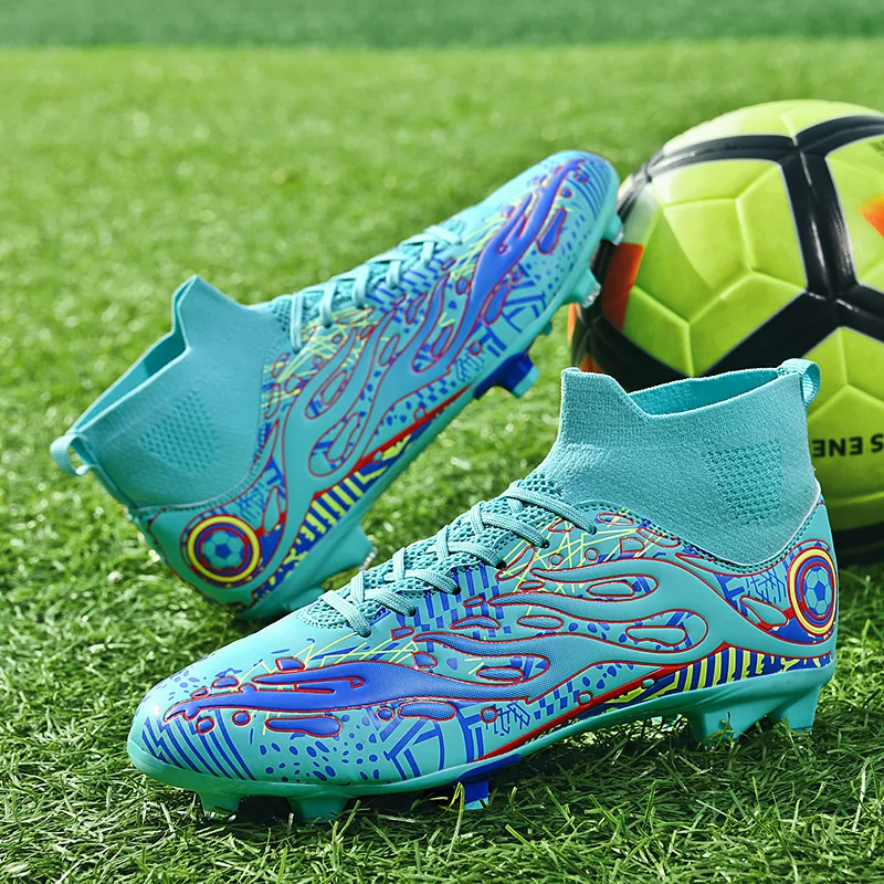 

A pair of youth four-season leather soccer shoes with long studs, providing strong grass traction, sizes 35-45，HXH-301