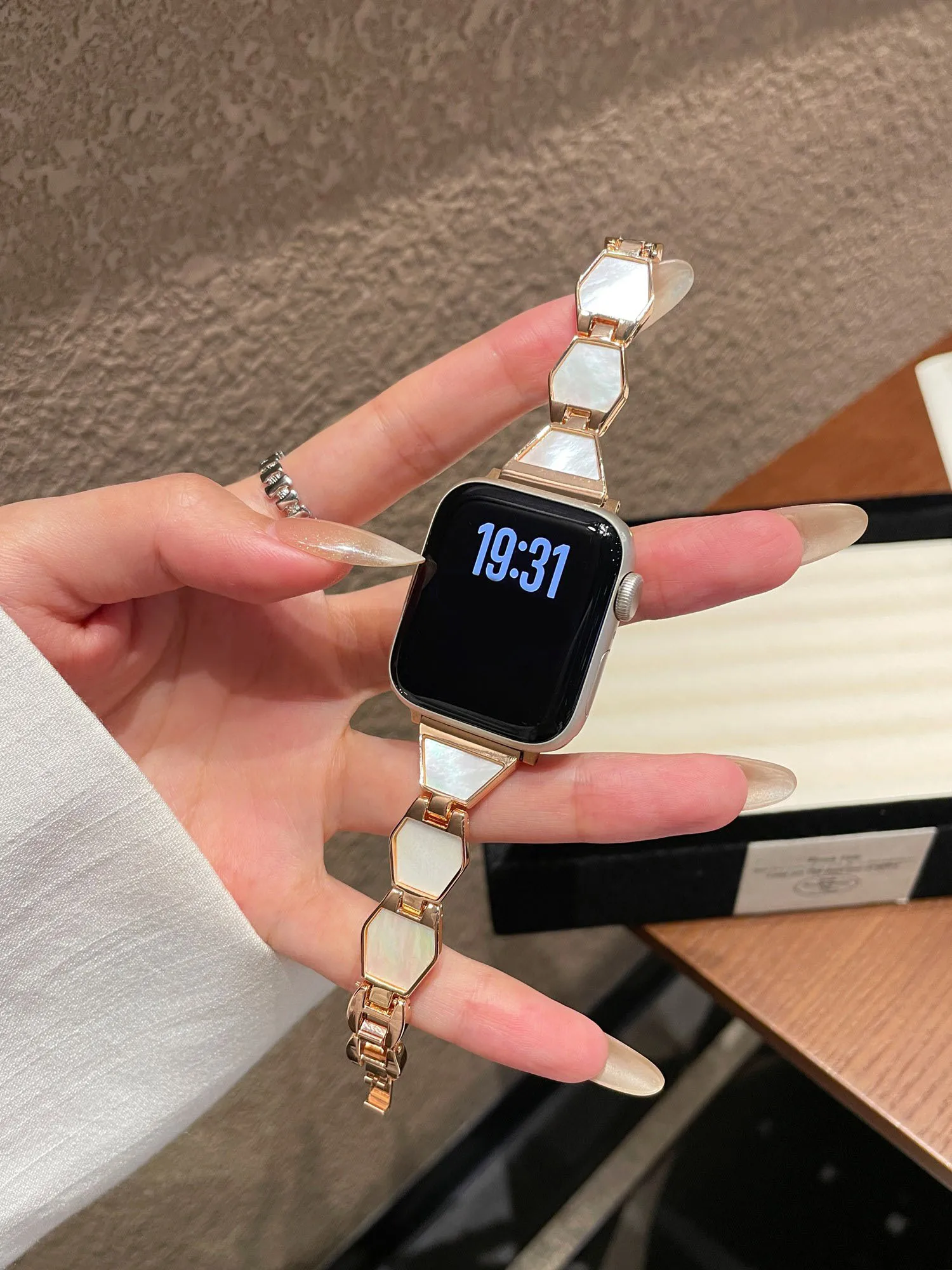Fashion shaped metal strap For Apple Watch band women Series S11/10/7/6/5/9 40mm 41mm 42mm 44mm 45mm 46mm Strap