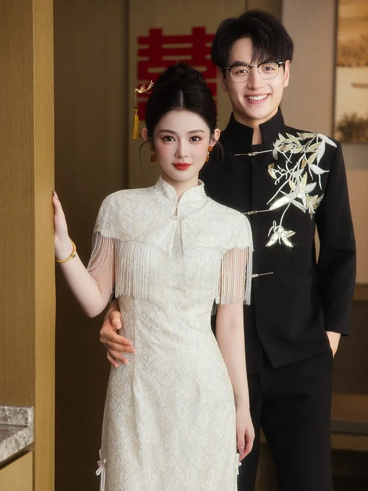 

The new Chinese-style wedding dress with a national trend toasting and dragon phoenix