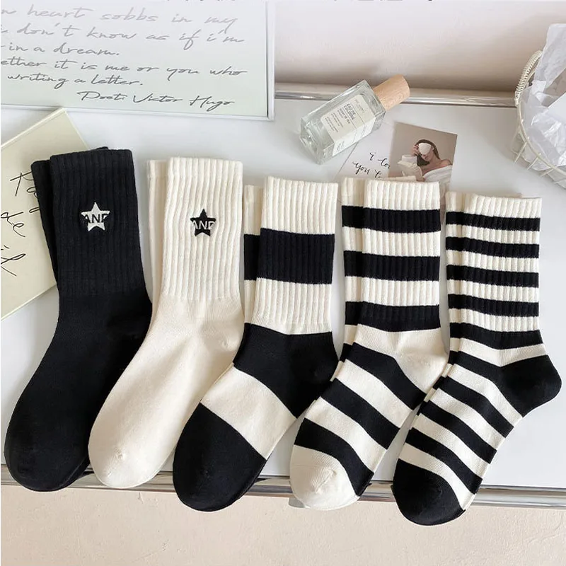 

Striped Socks for Women Autumn Winter Ins Style Comfortable Black and White Trend Socks Sports Cotton New Mid-tube Socks