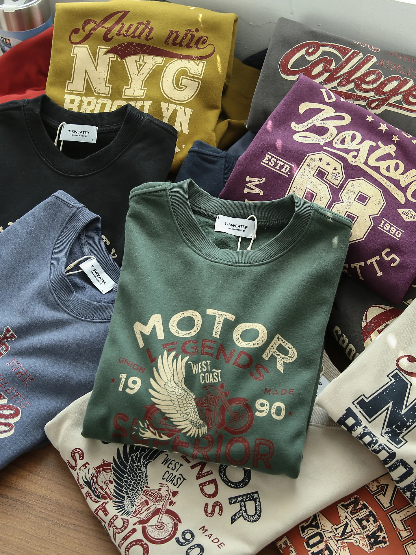 

Осенне-зимняя новинка: модный теплый свитшот в американском ретро-стиле с круглым вырезом и удлиненными рукавами из хлопка и полиэстера.