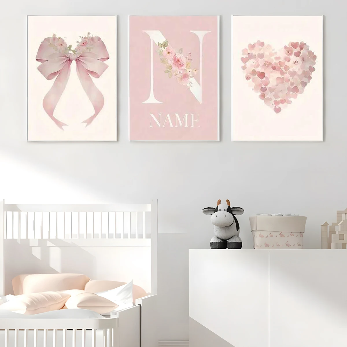 Wandkunstset mit individuellem Namen und Weihnachtsmotiv für das Kinderzimmer |   Festliche 3-teilige Feiertagsdekoration – personalisierter Weihnachtsmann 'Ho Ho' W