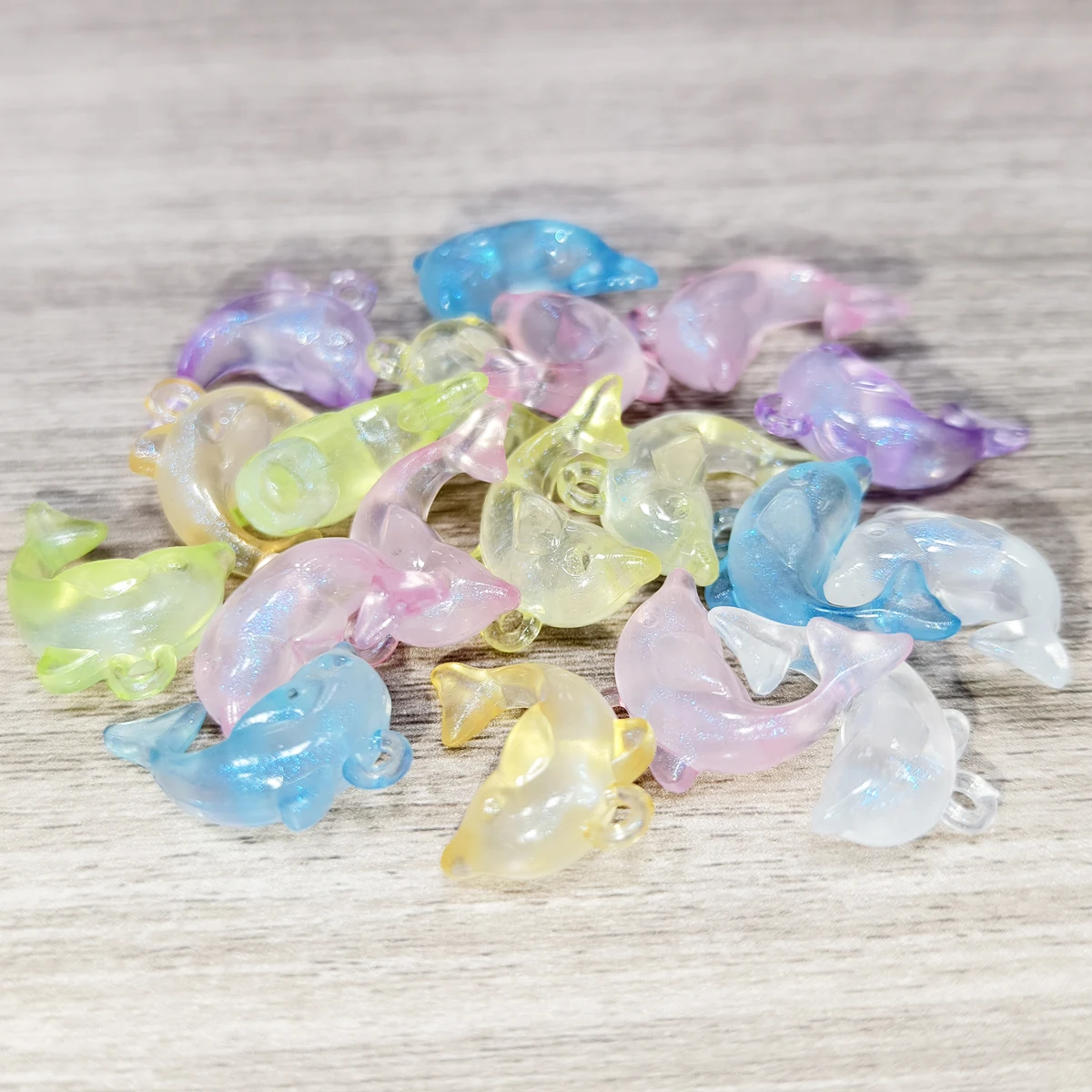 20pcs Transparent mixed color hanging hole dolphin acrylic beads for DIY pendants necklaces keychain phone chains