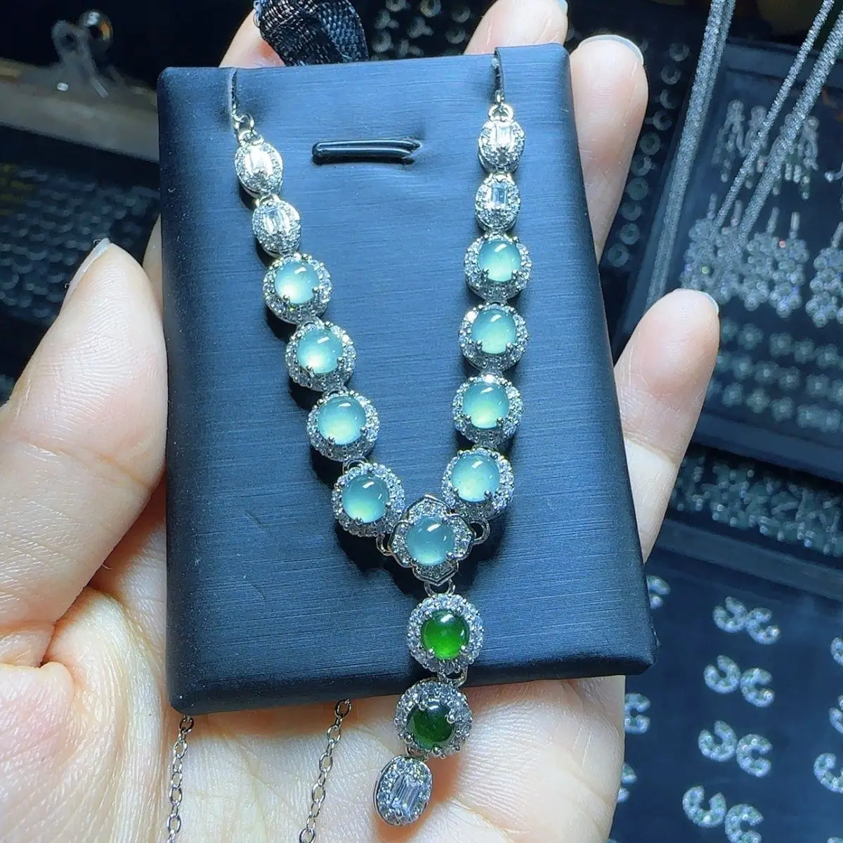

Natural A jadeite ice blue egg noodle chain (choose the best one for diversity)