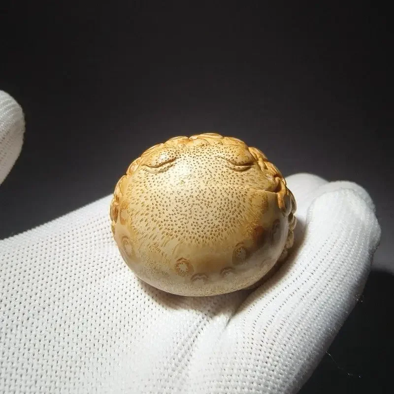 Hand-carved old material enlightenment golden toad cultural play hand piece ornament for home use