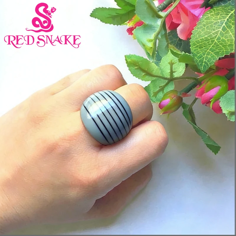 

2 PCS Red Snake Fashion Ring Handmade Gray with Black Line Drawing Murano Glass Jewelry Accessory for Stylish Look