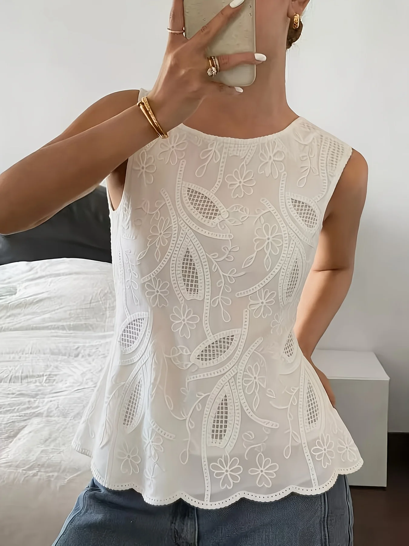 Elegant Directed Women's Spring Summer New White Embroidered Floral round Neck Sleeveless Loose Lace Hem Elegant Shirt