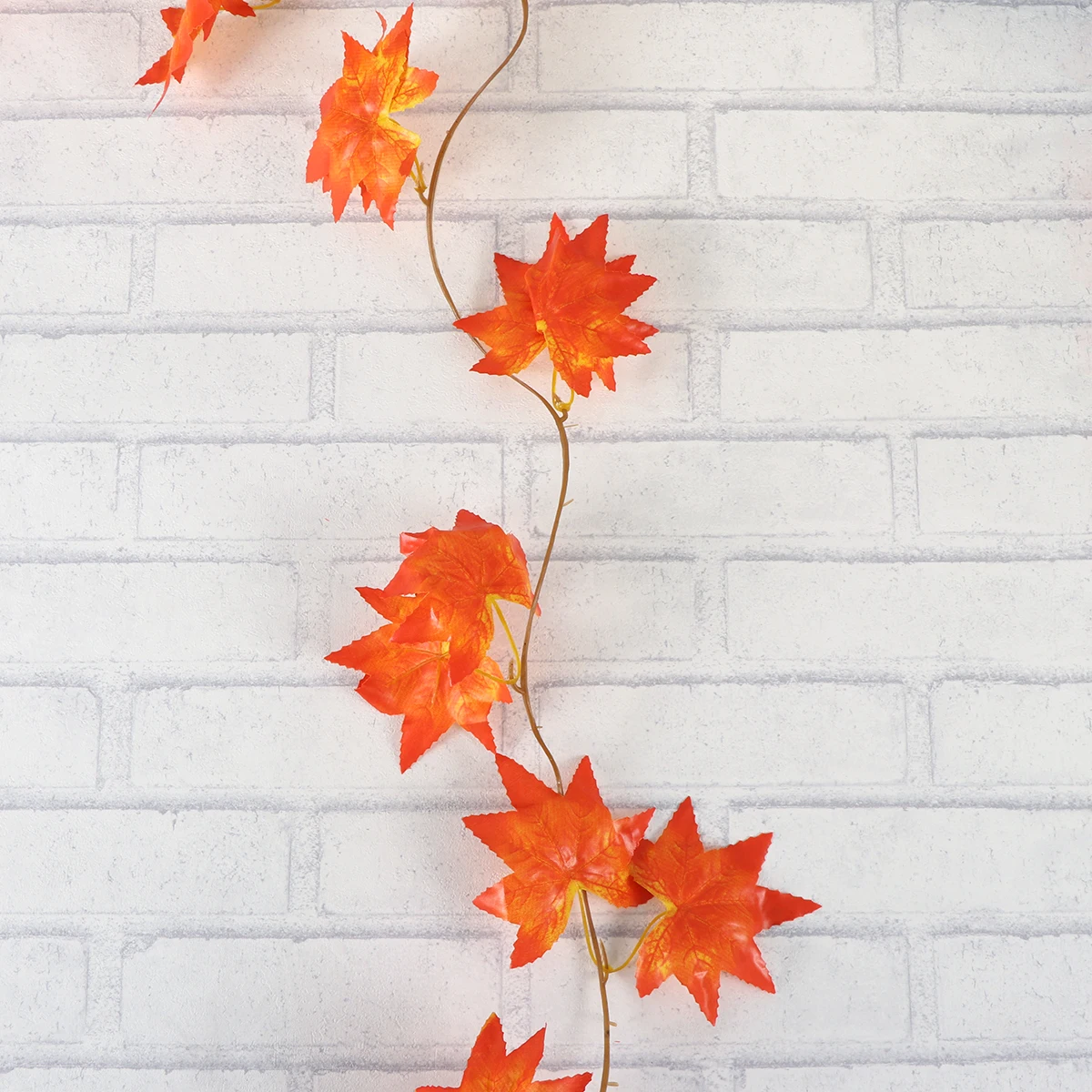 

2Pcs Red Maple Leaf Garland Realistic Artificial Fall Leaves for Wedding Party Banquet Decoration Fake Leaves Garland Hanging