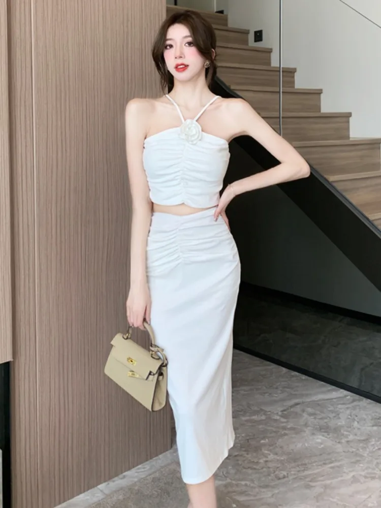 فستان نسائي صيفي مثير بتصميم الوردة، برقبة حمالة وحمالة صدر مطوية على شكل عظمة السمكة، بخصر عالٍ يغطي المؤخرة، وتنورة شبه طويلة