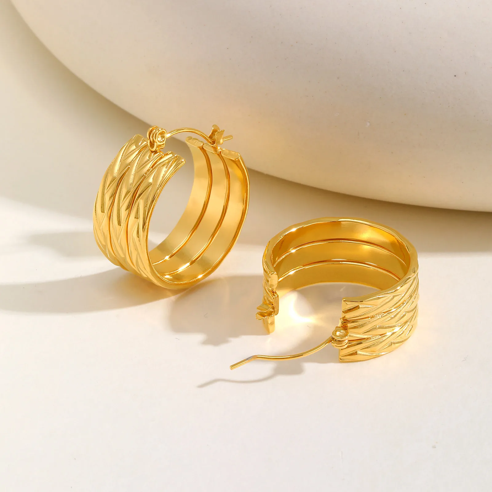 Vnox Chunky Earrings Gold Color For Women,3 Hoops Atmosphere C-shaped 1 pair Earrings,Stainless Steel Jewelry Ear Decoration