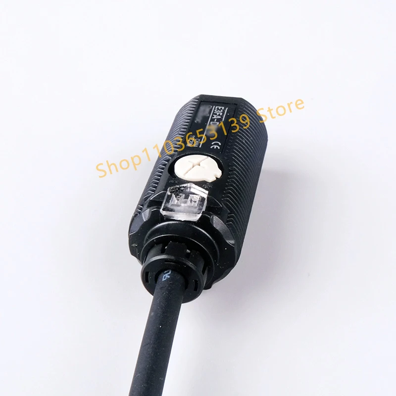 E3FA-DP15 The Cable Length Is 2m E3FA Cylindrical Photoelectric Sensor Plastic Shell