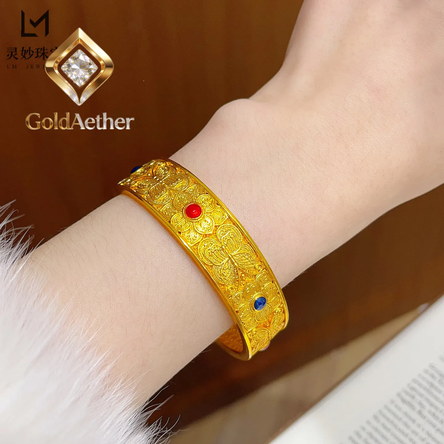 

Широкий браслет GoldNouveau с бабочками и цветами, женский, из 24-каратного золота AU999 — стиль Guochao с бабочками и цветами, роскошная элегантность, для банкетов.