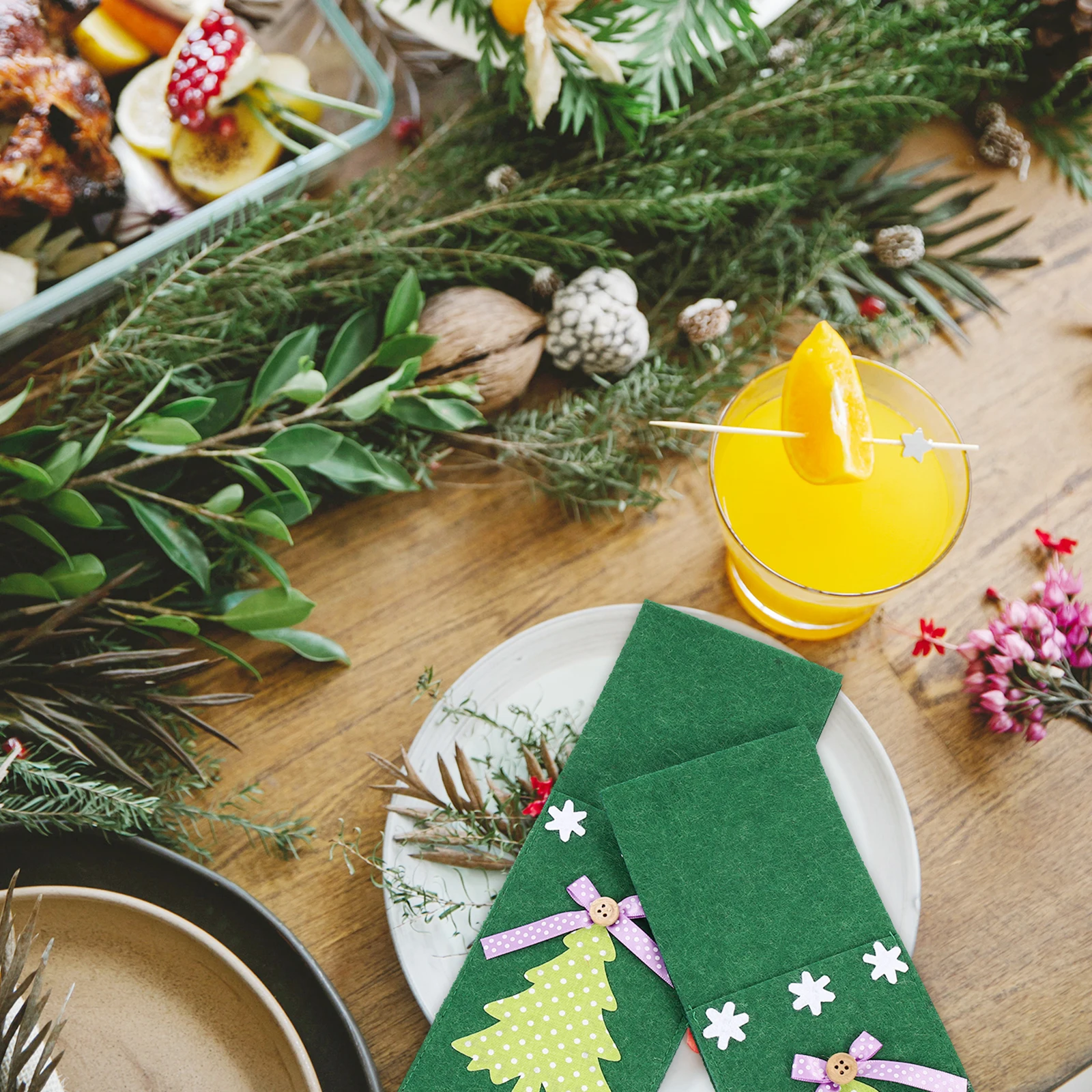 

4 Pieces Green Felt Christmas Tree Cutlery Bags Set Rectangular Pattern Tableware Storage Covers Xmas Theme Decorations