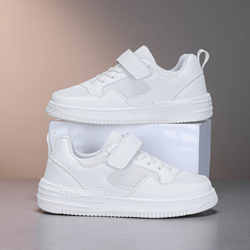 

A pair of children's cushioned sneakers hook and loop non slip shock-absorbing mesh design for kids daily use GC-1808