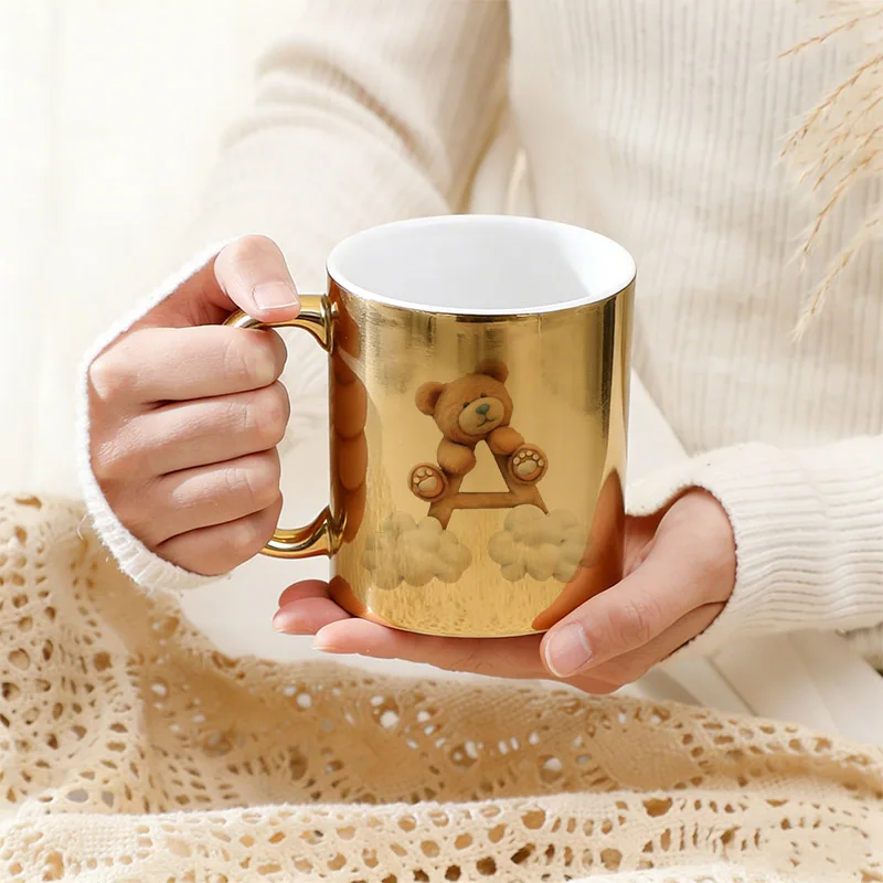 2026 Neue Cartoon-Bären-Tassen mit Buchstaben-Print – Kaffeetassen, Teetassen, Milchtassen, goldene Becher, Partygeschenke für die Freundin