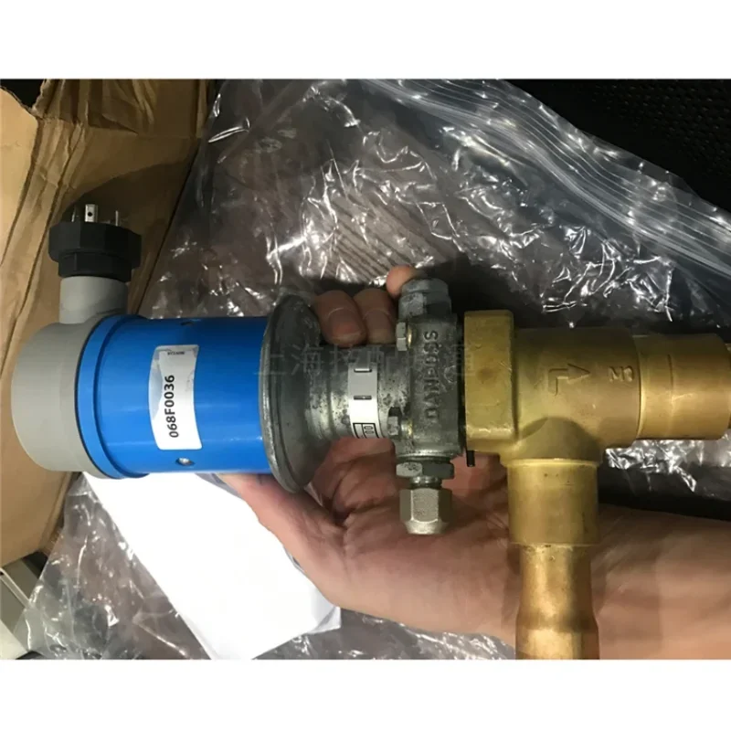 

30HXC screw machine TQ solenoid valve 30HX412302/30HX412312/068F0036 expansion valve
