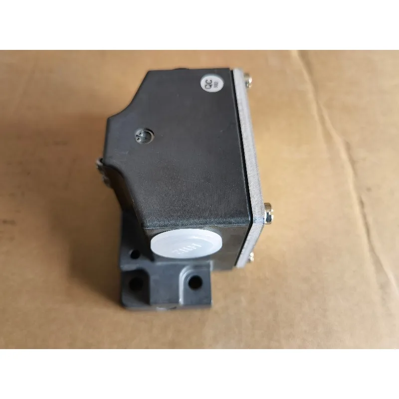 Original GSBF02R12-502-MC1806 094147 Safety Switch Industrial Emergency Stop Button Protection Device
