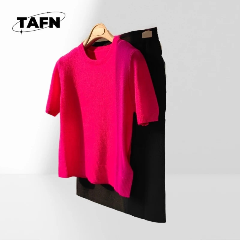 T-shirt Trendy All-Matching Beautiful and Exquisite  Retro-Inspired Cashmere Pullover  Soft for Comfortable Winter LooksA25020