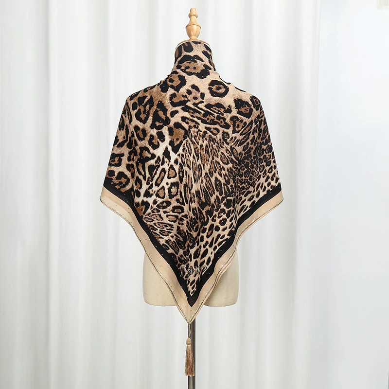 

Квадратный шарф со стразами и леопардовым принтом, атласные шали с кисточками, мусульманские женские хиджабы, шали, женский шарф для волос, исламский тюрбан 100*100 см