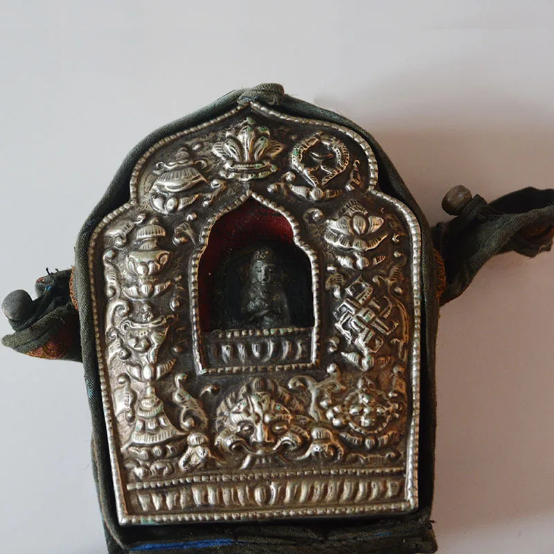 

Tibet old brass Antiqued Prayer box Tibetan Lucky Babao GAU Male Amulet Box Tibetan handicrafts