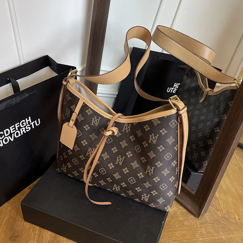 

Light Luxury Retro Printed Armpit Bag Women's Winter New Large-capacity Commuter Tote Bag Fashionable Versatile Messenger Bag