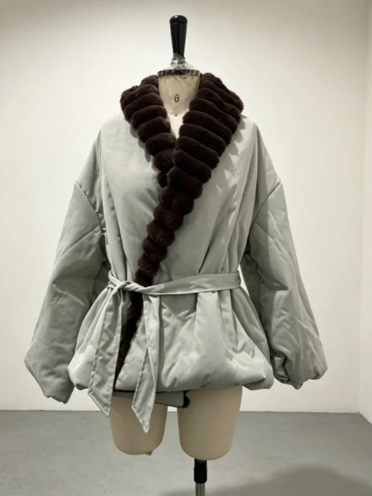 Luxuriöse Kunstfell-Spleißjacke mit Schnürung an der Taille, warme, dicke, wattierte Baumwolljacke, Wintermantel für Damen, neue lässige Streetwear-Oberbekleidung – Detail 3