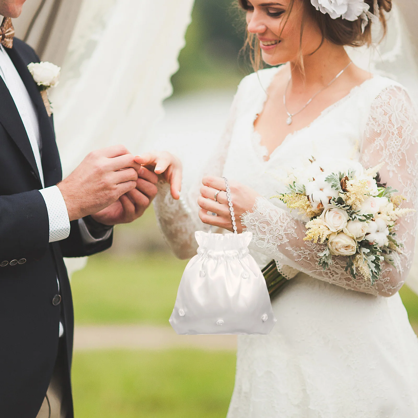 

Elegant Bridal Handbag White Drawstring Purse for Wedding Bridesmaid Flower Communion Party Multiuse Dolly Clutch