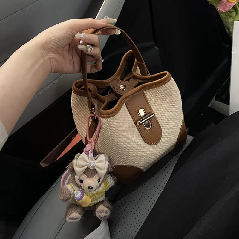 

Sophisticated Women Leather Handbag With Detachable Strap Convertible To Shoulder Bag Or Elegant Clutch