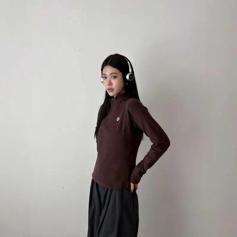 Damska bluza sportowa z zamkiem błyskawicznym, aksamitna, dopasowana, długa, z rozpinanym kołnierzem, młodzieżowa, modna, kolekcja zimowa.