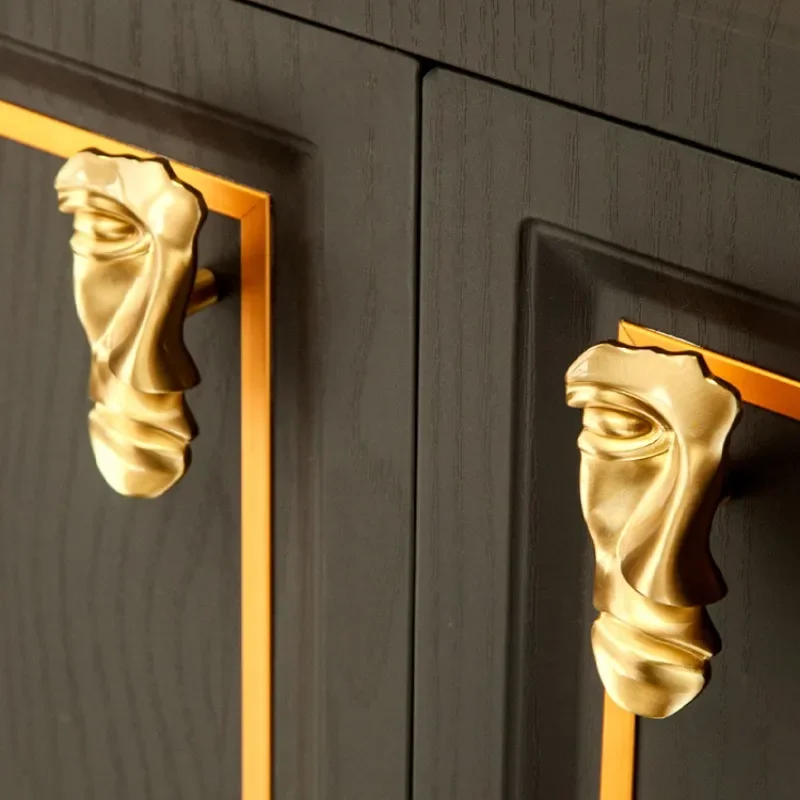 Luxury Brass Face Handle Cupboard Door Handles Bright Gold Abstraction Knob Face Drawer Pull Single Hole French Furniture Pulls