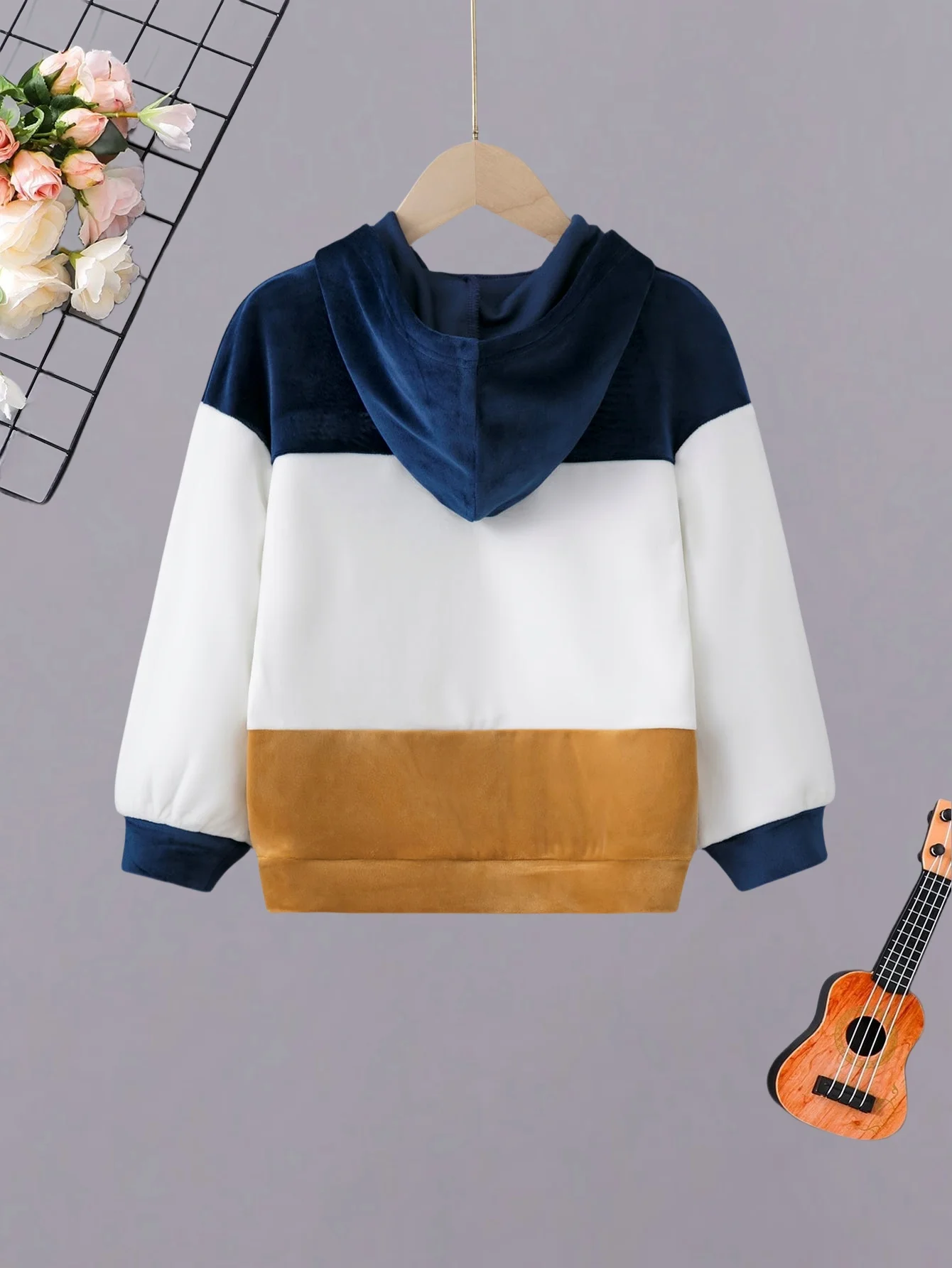 Three-Color Hooded Sweatshirt - a Must-Have for Casual and Fashionable