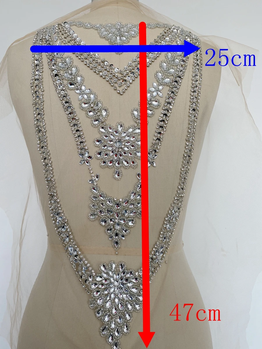 7 colori abito di lusso stile triangolo materiale perline profilo di cristallo su abito da sera in tulle tessuto scavato sul retro del vestito
