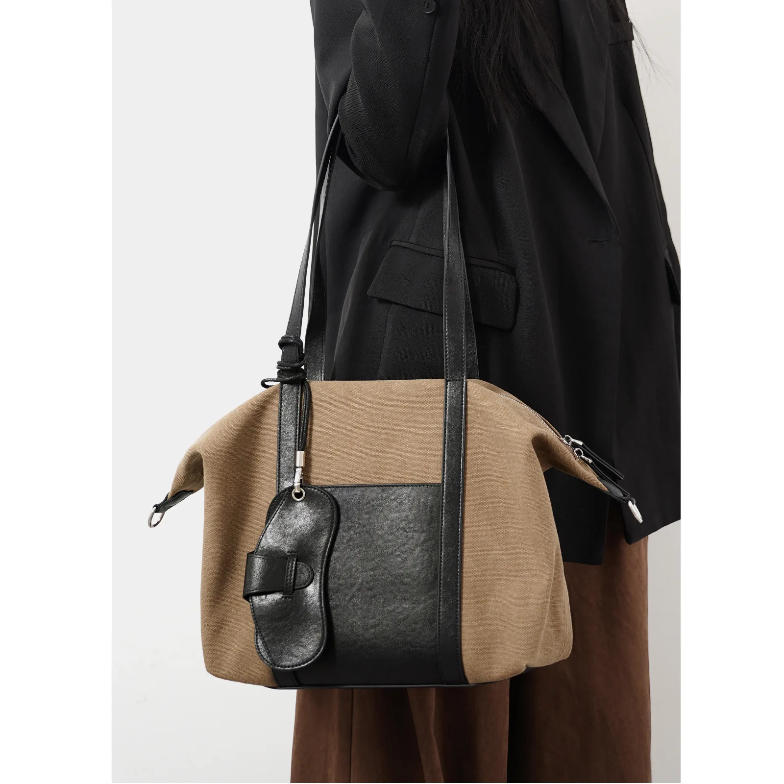 

Многофункциональная сумка для подгузников, водонепроницаемая, большой вместимости, легкая, стильная, с множеством карманов, прочная, для путешествий и повседневного использования.