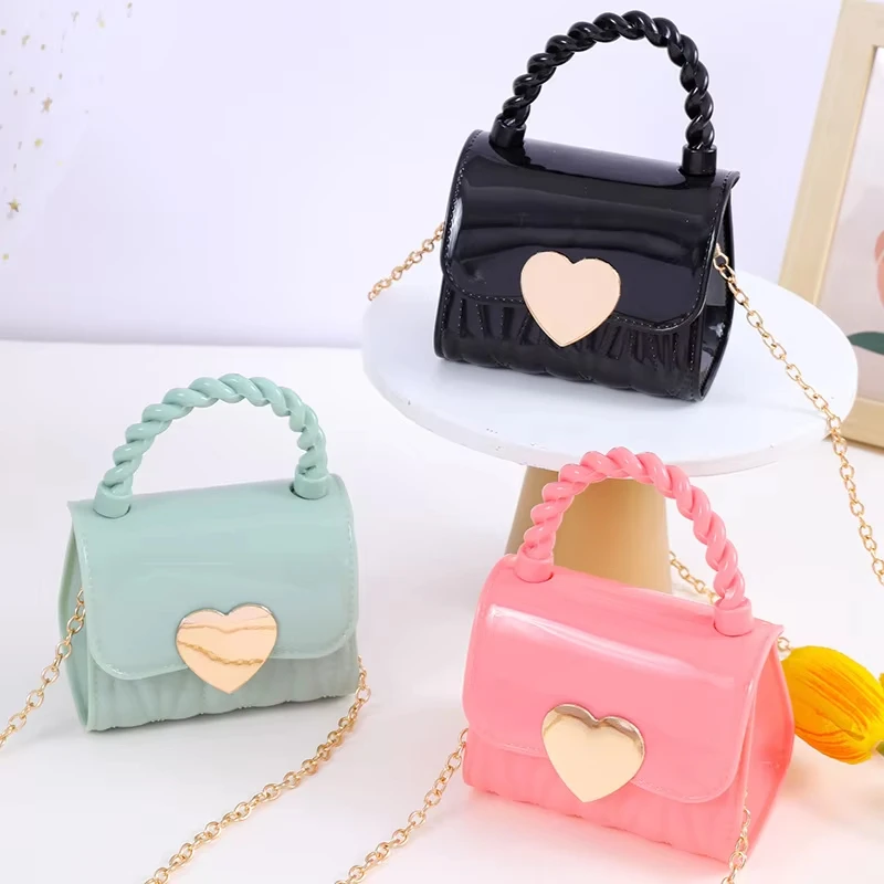 Dompet Koin PVC Anak-anak dengan Pola Hati Cantik Tas Tangan Mini Modis Tas Jelly Rantai Kecil untuk Anak Perempuan Aksesori Fashion Anak