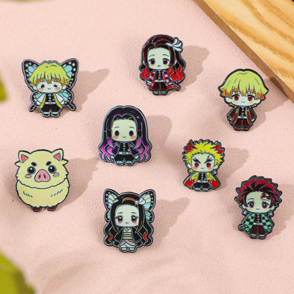 8-teiliges Anime Demon Slayer Emaille-Pin-Set - Kimetsu No Yaiba Niedliche Chibi-Charakter-Broschen Anstecknadeln für Rucksäcke – Detail 4