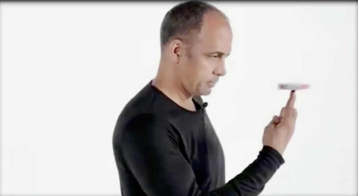

Revolution by Greg Wilson Close Up Magic Tricks Spin Card on Fingertip Magia Magicians Prop Accessory Illusion Gimmicks