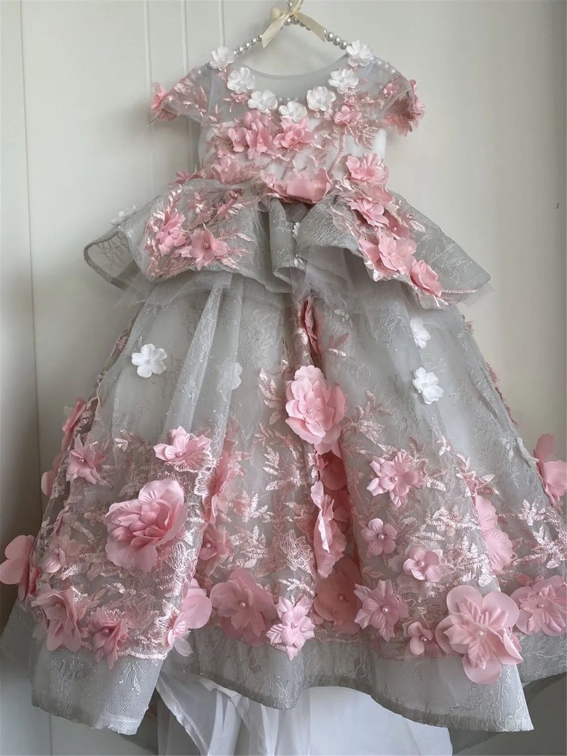 Fluffy Grey Ball Gown Flower Girl Dresse Pink Appliqued Kids Birthday Gowns Tiered Ruffles Floor Length Children Pageant Dresses