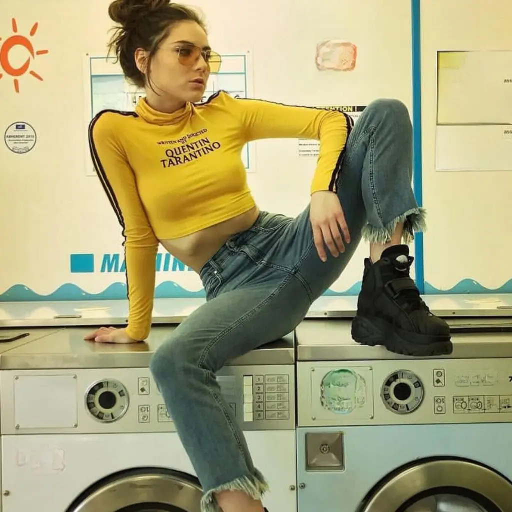 

Yellow Long-Sleeved Printed T-Shirt for Women Slim Fit round Neck Commuter Top Female Temperament Navel Design